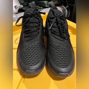 Nike Men's Black Air Max 270. Size 7.5